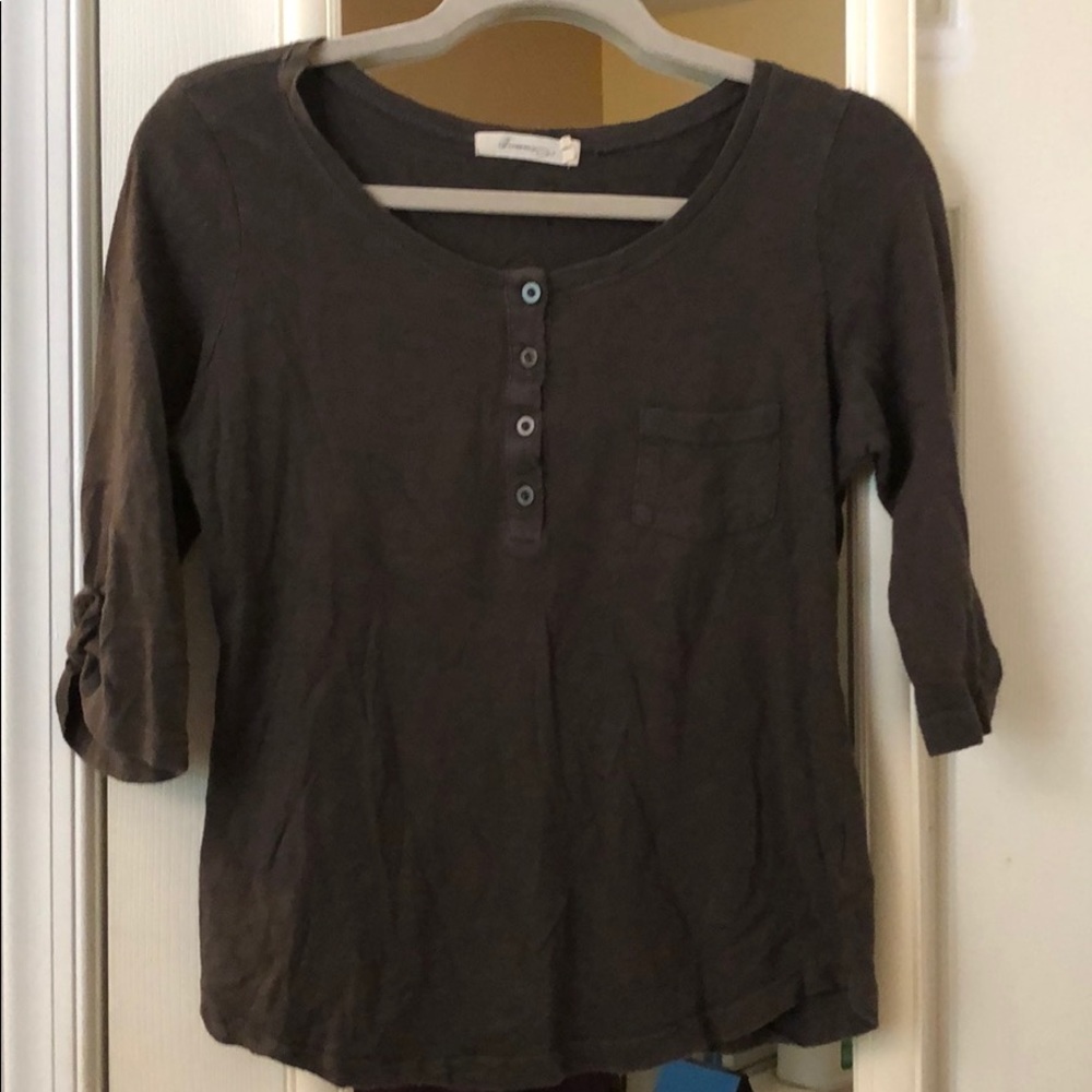 Mid sleeve top